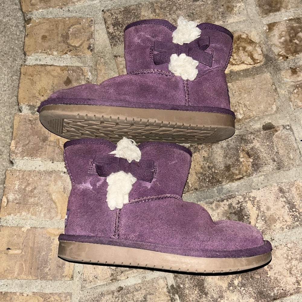 Girls size 12 Koolaburra by UGG purple and cream